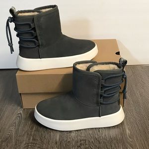 UGG CLASSIC BOOM ANKLE BOOTS